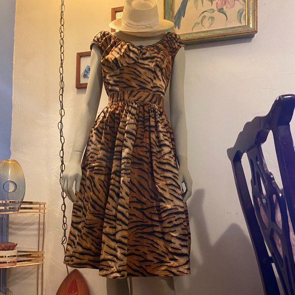 COPY - Hell Bunny Tiger Stripe Two-Piece Rockabilly Set M - Picture 1 of 1